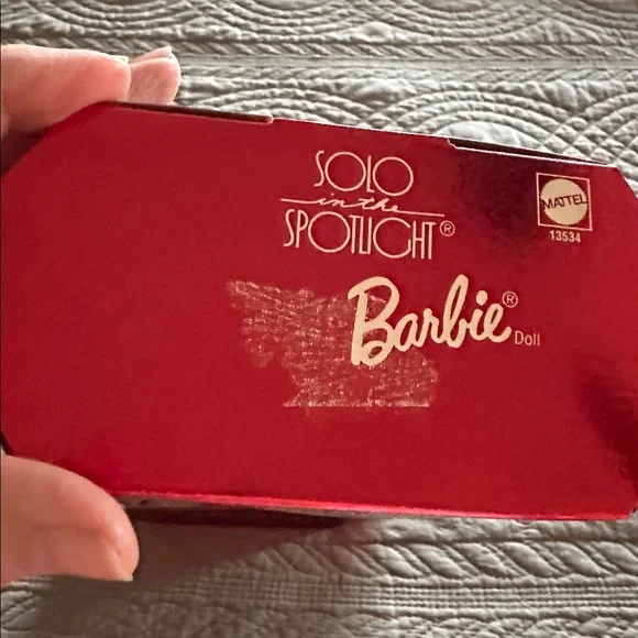 Barbie Solo in Spotlight Red Box - Picture 3 of 5